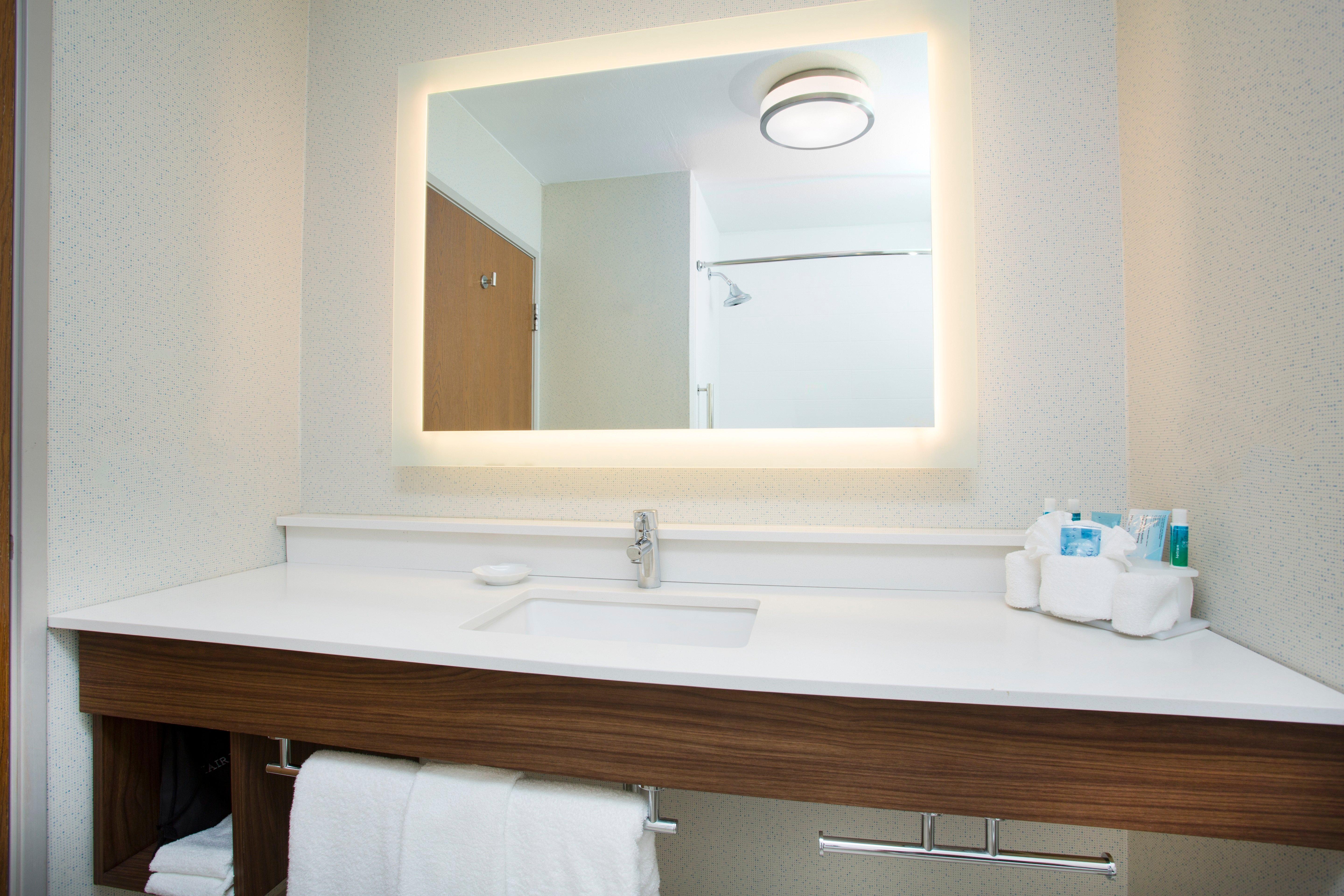 Holiday Inn Express Kansas City - At The Legends! By Ihg Bonner Springs Zewnętrze zdjęcie